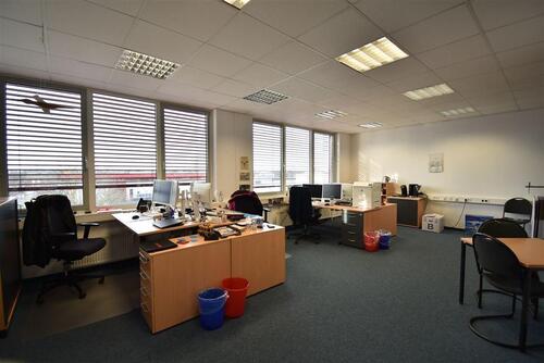 Foto - Ab dem 01.01.2026! Gepflegte Gewerbeeinheit mit 8 TG-Stlpl. in Lierenfeld