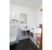 Inkl. Einbauküche: zentrale und frisch renovierte 4-Zimmer-Wohnung - Dortmund Hombruch