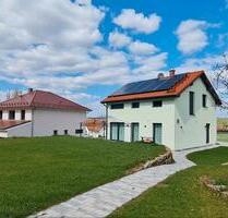 Freistehendes Einfamilienhaus Erdwärmepumpe, Garten, PV, KFW 55 - Grabfeld