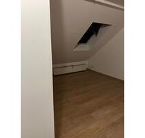 2 Zimmer Dachgeschosswohnung ab sofort zu vermieten - Worms