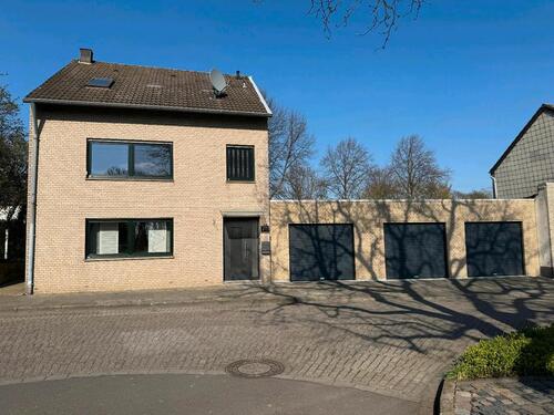 Foto - Großes, freistehendes EFH in Niederzier-Ellen