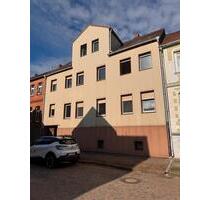 Großes Zweifamilienhaus, Garagen, Garten, Nur 1 Std. von Berlin - Tangerhütte