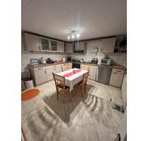 Wohnhaus, Monteur WG Zentralheiz. Kachelofen Eisfeld Schleusingen