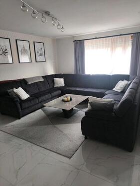 Foto - Attraktive 4-Zimmer-Wohnung mit zwei Balkonen und Tiefgaragenstel