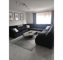 Attraktive 4-Zimmer-Wohnung mit zwei Balkonen und Tiefgaragenstel - Ostfildern