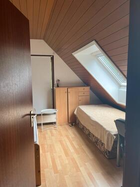 Foto - Helles Möbliertes Zimmer in einer Frauen- WG, AB SOFORT