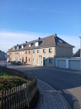 Foto - Einfamilienhaus mit Garten, Garage & großer Werkstatt-Lagerfläch