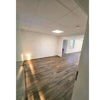 Büro Praxis Studio Laden Salon - 790,00&nbsp;EUR Kaltmiete, ca.&nbsp; 55,00&nbsp;m&sup2; in Untersteinach (PLZ: 95369)