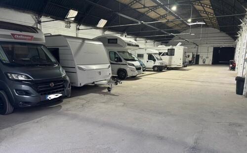 Foto - Stellplatz Wohnmobil Camper Garage Halle