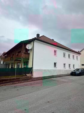 Foto - Großes Haus mit Balkon und Garage im Ortskern Winzer