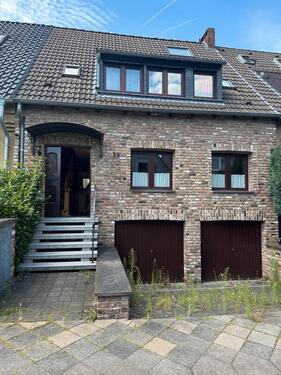 Foto - 1-2 Familienhaus, Düsseldorf Unterrath Keller 2 Garagen Garten