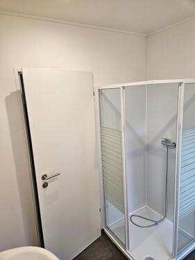 Foto - 2-Zi.-Souterrainwohnung mit Terrasse und Blumenbeet zu vermieten