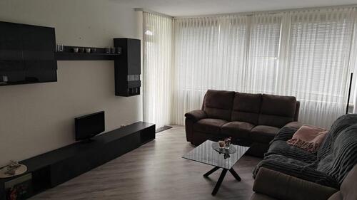 Foto - Modernisierte 2,5-Zimmer-Wohnung mit Balkon, neuem Bad undLaminat