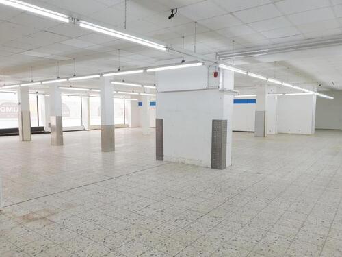 Foto - Für Getränkemärkte, 1A Lage, 734m² - Halle, mit eig. Parkplätzen in Kupferdreh, barrierefrei