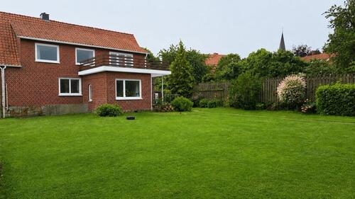Foto - Freistehendes Einfamilienhaus mit uneinsehbarem Grundstück