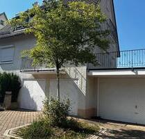 Freistehendes EFH mit Einliegerwohnung, 4 Garagen, Weinbergblick - Stuttgart Hedelfingen