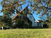 Foto - Haus mit Garten und Garage sowie Keller