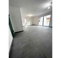 Luxuriöse 6-Zimmer-Maisonette-Wohnung mit Balkon und Garten - Waghäusel