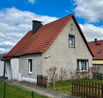 Freistehendes Einfamilienhaus mit Anbauten und großem Grundstück - Burg