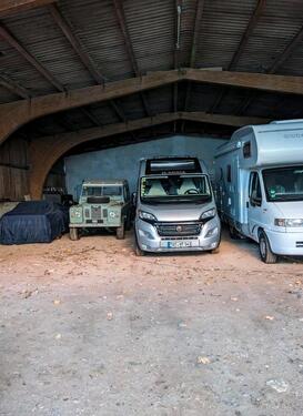 Foto - Stellplatz Wohnmobil in trockener Halle