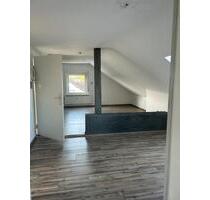 2 Zimmer DG-Wohnung mit Einbauküche in Erlensee