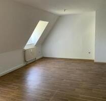 Top geschnitten große Räume Dachgeschoss mit Laminat und Tapeten! Sofort bezugsfertig! - Recklinghausen Grullbad