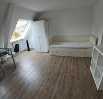 Dachgeschoss Studio 23 - 680,00 EUR Kaltmiete, in Esslingen am Neckar (PLZ: 73728)