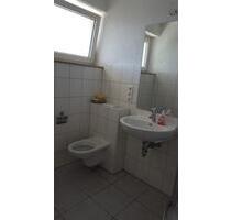 PRIVATVERKAUF. Schön geschnittene 2,5 Zi Whg mit Einzelgarage - Ludwigsburg