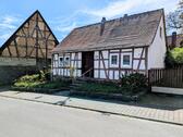 Foto - Fachwerkhaus mit großem Grundstück und Scheune in Gedern