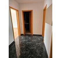 3-Zimmer-Wohnung mit Balkon, EBK & Garage in Traunreut