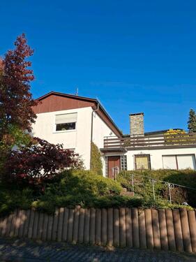 Foto - sanierungsbedürftiges, freistehendes Einfamilienhaus