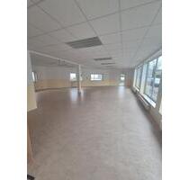 Gewerbefläche mitten in Lich - 1.600,00&nbsp;EUR Kaltmiete, ca.&nbsp; 170,00&nbsp;m&sup2; in Lich (PLZ: 35423)