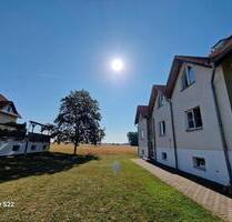 Ruhiges Wohnen im Grünen | 4 Zimmer mit Balkon + Tiefgaragen-Stellplatz! - Großrudestedt