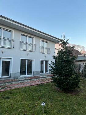 Foto - Modernes Neubauhaus mit Garten und Doppelgarage