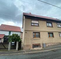 Doppelhaushälfte mit Scheune und mehreren Garagen - Schmalkalden