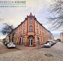 Wohnträume unter dem Dach: Großzügiges Wohnzimmer & familiäres Umfeld - Köthen (Anhalt)