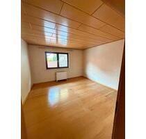 Gepflegtes Einfamilienhaus mit 3 Garagen in Mannheim-Käfertal