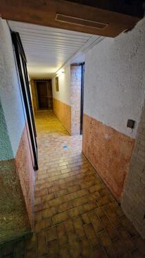 Foto - Lagerraum mit DuscheWC im KG - 300,00&nbsp;EUR Kaltmiete, ca.&nbsp; 80,00&nbsp;m&sup2;