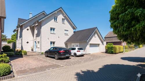 Foto - Gehobenes Mehrfamilienhaus mit Garten Schwimmteich Kanzlei Büro