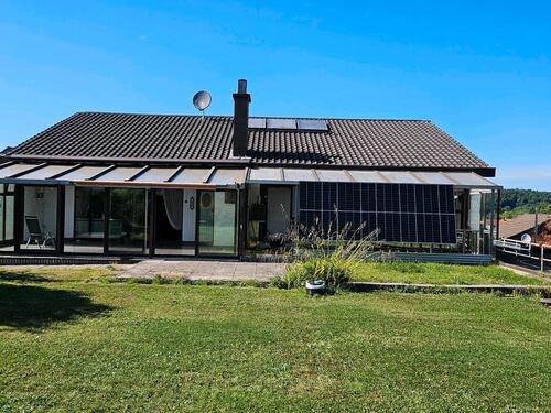 Foto - Großes Einfamilienhaus mit Einliegerwohnung