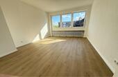 Foto - Neu sanierte 3 Zimmer Wohnung mit Balkon in zentraler Lage