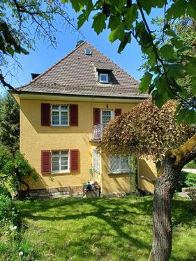 Foto - Wohnhaus mit parkähnlichem Grundstück