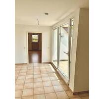 Helle Dachgeschosswohnung mit sonnigem Balkon in zentraler Lage - Mering