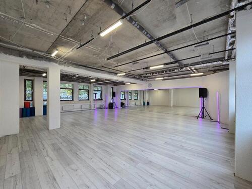 Foto - ​Heller Kursraum für Yoga, Pilates & Hebammen Bad Cannstatt