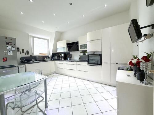 Foto - Wunderschöne 4 Zi.- Altbauwohnung mit 45m2 Ausbaureserve