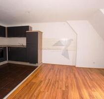 Moderne Dachgeschoss-Maisonette-Wohnung mit Einbauküche und Gäste-WC - Zwickau