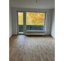 Helle 2-Zimmer Wohnung mit neuen Bodenbelägen und Balkon zu vermieten - Stadtallendorf