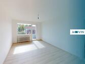 Foto - FRISCH SANIERT: Lichtdurchflutete 2-Zimmer-Wohnung mit BALKON und EBK