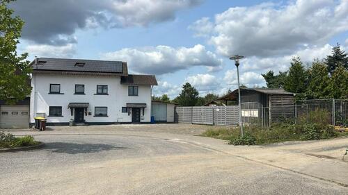Foto - Zweifamilienhaus mit Einliegerwohnung, Gr0ßer Garten