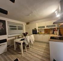 Altbauwohnung mit großer Terrasse+ XXL Küche in Köln-Nippes Altbauwohnung mit großer Terrasse+ XXL Küche in Köln-Nippes